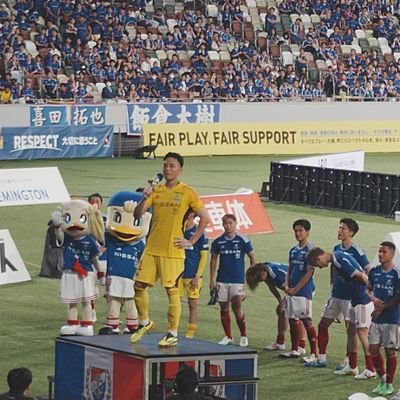 野球は巨人⚾サッカーはFマリノスファン🇫🇷⚓🇫🇷🥰巨人は特に投手の井上さんですね。マリノスの宮市亮選手と渡邊泰基がファンです。🇫🇷⚓マリノスファン以外も巨人ファン以外も大丈夫です。ルセラフィムも好きです💝特にサクラちゃんです✨ルセラフィム全体が良いですね👍