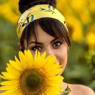 عند دخولك
محرابي
اخلع حروفك
وإستعيذ
من عشقي
واستعد
ل #الجنون
ف انت في
حضرة قديسه
.
.
.💖Ruba💖