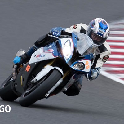 2021年型S1000RRで、 国際サーキットを趣味で走る、バーテンダーです。 スポーツクラブ ルネサンスで、日々トレーニングしています。