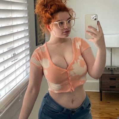 caroly6453's profile picture. 