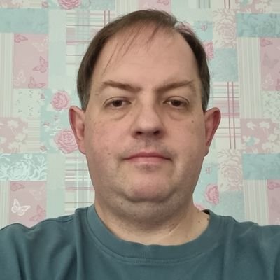 im paul 43 retail worker from dorset. Reliable, honest guy with gsoh. like to socialise, eat out, theatre, cinema. im avid gamer & tv box setter too 🍽🎮🎭📺🎥