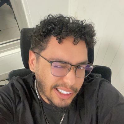- Mix entre une Yab et un Caf 🇷🇪 ~ -23 ans ~ -Passionner de tous 🌍~