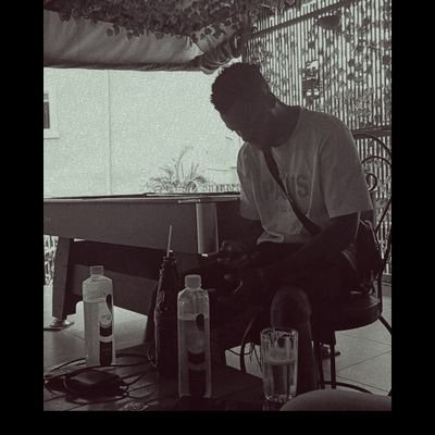 MooveRobin's profile picture. Geographically not in a good place but #Talksoon.