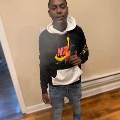 only got cash don’t hit me if u ain’t talking money come see what this 👅 do lil baby