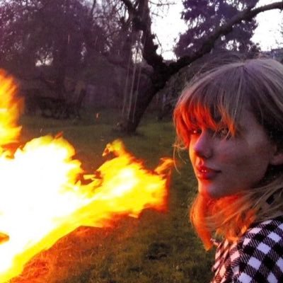 avrilomahony's profile picture. 