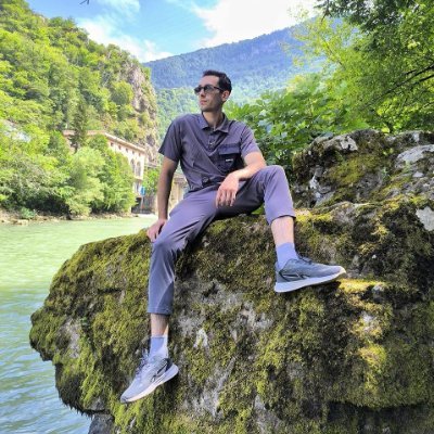 chachavazuka's profile picture. Choose the blue pill 🩹