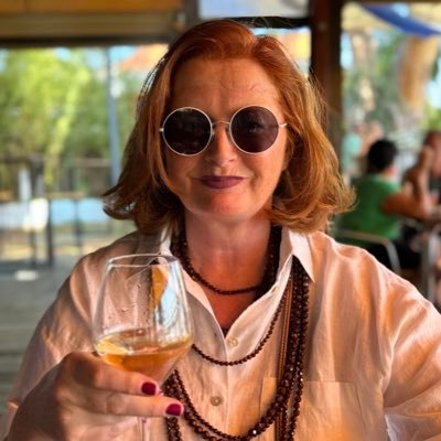 IseultOB's profile picture. Surprised to be a nature lover