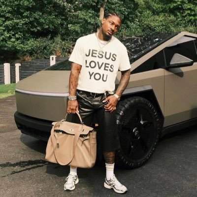 music enthusiast, songwriter. Liverpool fan, unprofessional footballer. a cinephile. introverted. Joshua 1:9.