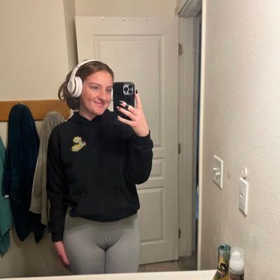 adorablelli's profile picture. 