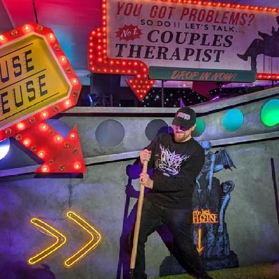 SoldatRenard's profile picture. Le renard est dans le poulailler, la course est gagnée.

Currently writing.. one page at a time.

https://t.co/G69CpozZ35