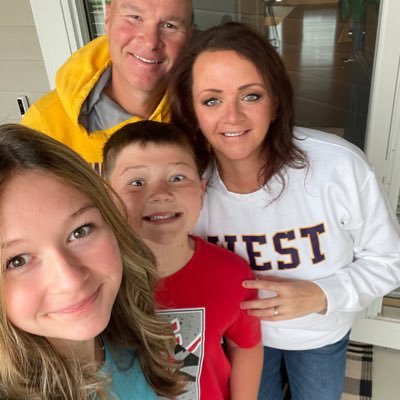 Lori_Huffman_'s profile picture. Wife, Mom, Teacher.