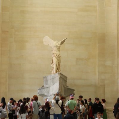 I am a female sculpture lover. I like Rodin's classical works and lack passion for new things.