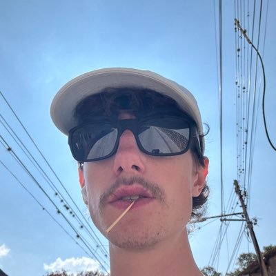 iconsumekush's profile picture. 24 •  just a dab of mayo • i do be consuming 🍃 • young hashino •🇮🇱 • same @ on IG