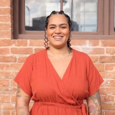 26 anos, mulher preta periférica, flamenguista, Diretora Executiva do IMF e educadora física. @inst_marielle
