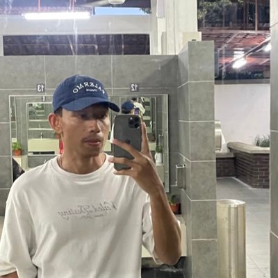 vimvn_'s profile picture. “crashout”