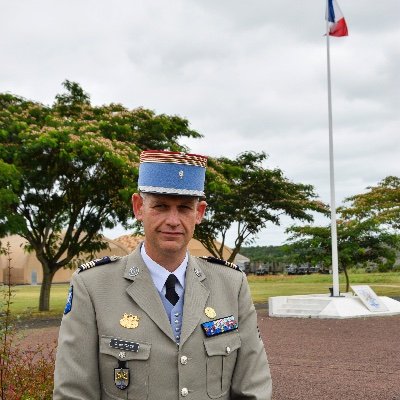Chef de corps de la @14eBsmat (Bruz, Nouâtre et Poitiers) Lieutenant-Colonel Olivier de Place. @armeedeterre