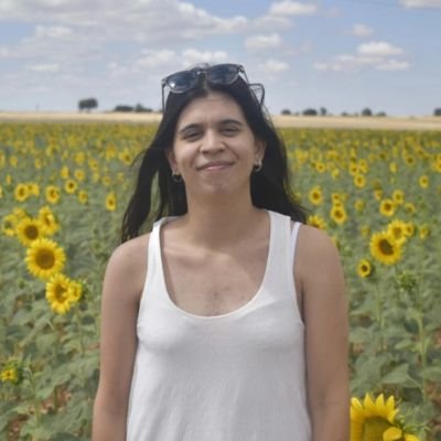 28. Dibujé una puerta violeta en la pared. (L)🏳️🌈
📌 En cualquier concierto.
