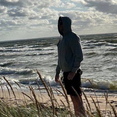 IT маркетолог, wannabe-фитоняшка, рокер, грубиян. Полит.взгляды: либерал-пацанизм. Канал в тг: https://t.co/FtNWZ1Fa30