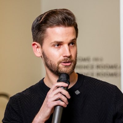 AndrewBayon's profile picture. 🐦 I chat about real estate marketing, personal branding, advertising, growth & 🎙️&🎥 “Breaking and Building Leaders”📧 4,500 agents get this newsletter👇