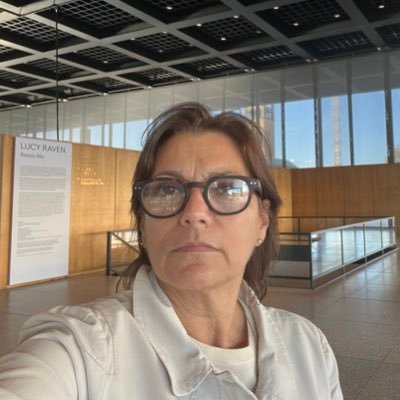 Periodista.Dirijo la ONG de libertad de expresión y periodismo de investigación IPYS Venezuela.Autora de El rapto de la Odalisca y Soy Bárbara soy especial