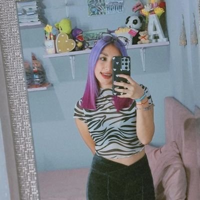 || ♈ ||
𝐿𝑎 𝑚𝑎𝑔𝑖𝑎 𝑜𝑐𝑢𝑟𝑟𝑒 𝑐𝑢𝑎𝑛𝑑𝑜 𝑎𝑚𝑎𝑠 𝑙𝑜 𝑞𝑢𝑒 𝘩𝑎𝑐𝑒𝑠.🌻✨
Mᥲᥱ⳽tɾᥲ🌈🎨📚