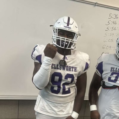 LB 6'1 245 May 25’ Grad Ellsworth CC Full qualifier! #jucoproduct