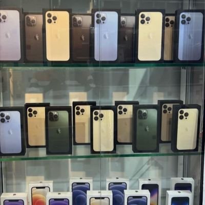 We supply authentic smartphones in Zimbabwe ,delivery services nationwide ☎️0774769899 we are at kwame mall in Harare come via cream inn entrance