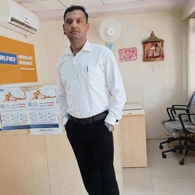 पेड़ की शाखा पर बैठा पंछी कभी भी डाल हिलने पर नहीं घबराता,
क्योंकि पंछी को डाल पर नहीं, अपने पंखो पर भरोसा करता है.