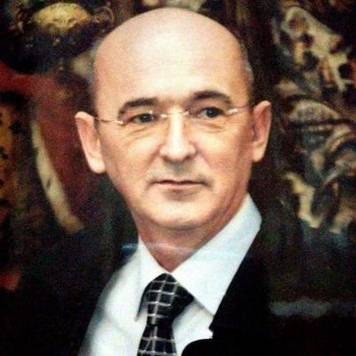 Biće dovoljno ako kažem...Vođa i Ja se znamo od 1999 godine..Ni tada se nije proslavio kao Ministar informisanja...