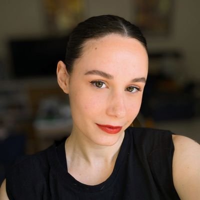 LaurieBBH's profile picture. 🥳🤡