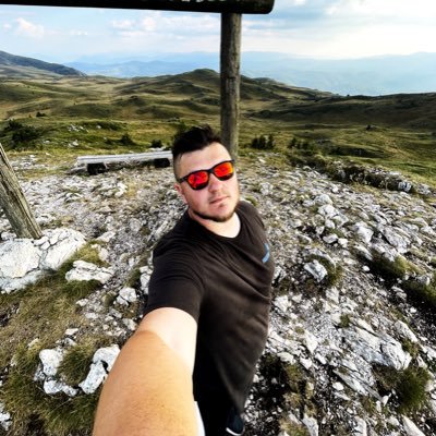 Po struci:Dipl. ing. građ.👷 Po prirodi:realista.😀 Po političkom opredjeljenju:Socijaldemokrata.🌹Po nacionalnosti:Bosanac i Hercegovac🇧🇦