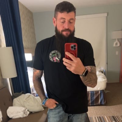 cheely002's profile picture. 🤣 Nothing makes me special
