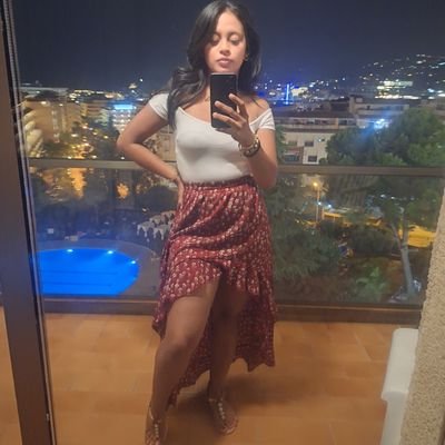 28. ig: ariannig22 . 🇻🇪 / 🇪🇦
Mi corazón pertenece a Caracas. 
Cree solo en la mitad de lo que veas y en nada de lo que escuche.