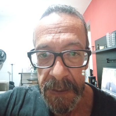 Não tenho tanta cultural certeza se vamos sobreviver. Com tantos nazistas e negacionistas no pedaço, está ficando difícil. Mas vamos em frente.