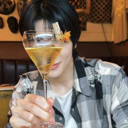 ติ่งผู้ชายหล่อ
สาววาย BL
มัมหมีเพริธมีสะไภ้ชื่อแซนต้า มัมหมีน้องกวินมีลูกเขยอายุ200ปี
#เพิร์ธเเซนต้า #perthsanta
#JossGawin #จอสกวิน