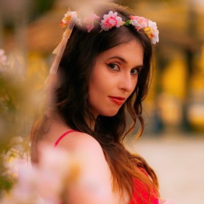 “Antes de dar certo vai dar errado, porque a vida é assim, precisamos passar pela escuridão da noite pra aprender apreciar o nascer do sol.”🫶🏻
