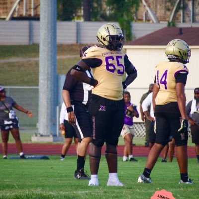 SoudahKoussanta's profile picture. Warren Easton | 2026 | Student athlete 3.0 | 6’2  240| OL/DL| contact information: soudahkoussanta34@gmail.com 5042959604| https://t.co/9NnC9Et4Mt