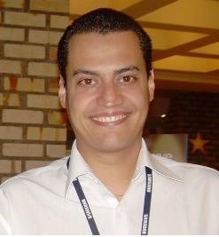 Brasileiro formado em Publicidade e Propaganda com MBA em Marketing, desenvolvendo trabalhos ligados a área de Propagandista.