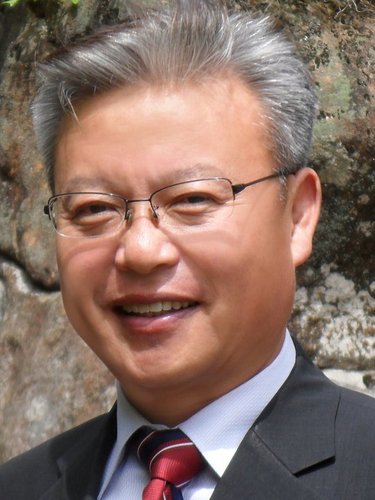 국향골에서 태어나 빛고울에서 자라고 배워
지금은 자연과 벗하며 풍타랑타 하며 지냅니다.