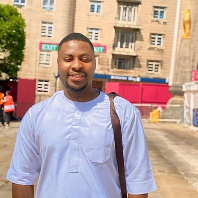 *Entrepreneur*
*Social Critic*
*Socialite*
*Man Utd*⚽️⚽️