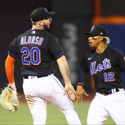 cosmix87's profile picture. The Killers, Kanye, and The Beatles are the best artists🗣️