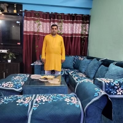 आहिस्ता चल ज़िन्दगी...
अभी कई क़र्ज़ चुकाना बाकी है,
कुछ दर्द मिटाना बाकी है, कुछ फ़र्ज़ निभाना बाकी ह