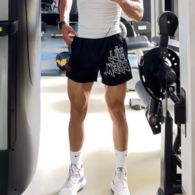 Ares9217's profile picture. 🐻‍❄️196 86 32 🍆17 S Dom▫️高顏有禮貌▫️霸道但溫柔▫️運動旅遊健身▫️無不良嗜好▫️重感覺▫️私訊請帶照和禮貌▫️主動私訊故事開始▫️勿認親▫️九價滿▫️🇭🇰🇹🇼