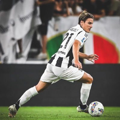 @JuventusFC @SerieA マンジュキッチが好きでユベンティーノになりました!今はファジョーリを特に応援してます!セリエAの方、フットボールファンの方もよろしくお願いします!Forza!Juve!