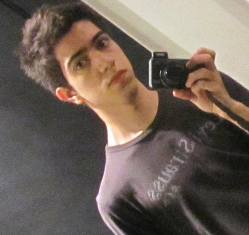 VictorBazilio's profile picture. Acreditar é a melhor arma, dessa forma, apenas quero um sorriso seu (: