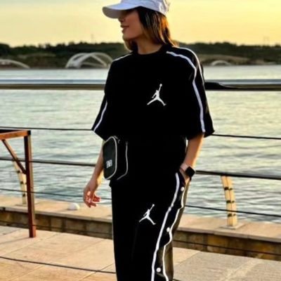 sha20695's profile picture. چه میدونم منم باراولمه که دارم زندگی میکنم🖤