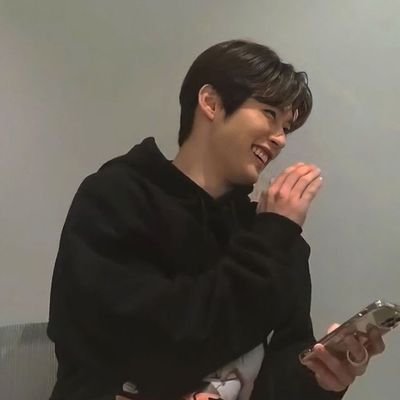 rivlushie's profile picture. hello