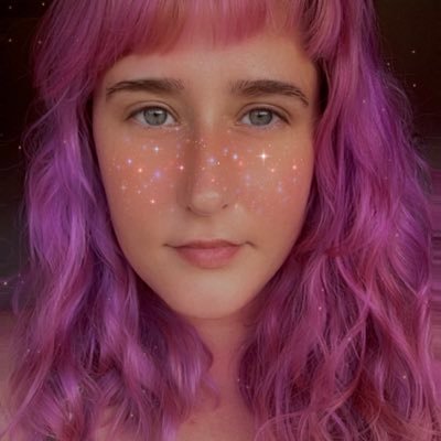 alleemoonbeam's profile picture. is it summer yet? ☀️🏝