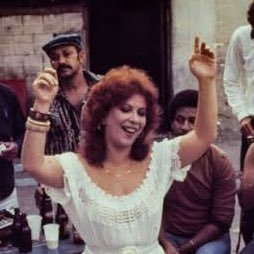 Mudo muito o cabelo. Tenho letterboxd. Amo carnaval. arte, cultura e pesquisa / 🌊