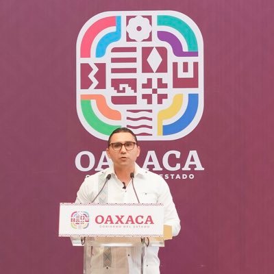Contador Público, Maestro en Ciencias Empresariales y Administración Pública. Irreductible militante del Movimiento Popular Costeño.